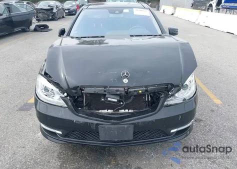 2013 Mercedes-Benz S 550 from USA, damaged, VIN WDDNG7DB1DA525967